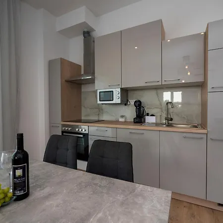 Luxury Nicole Apartman *